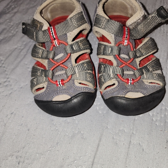 Keen sandals size 7c - Picture 2 of 7
